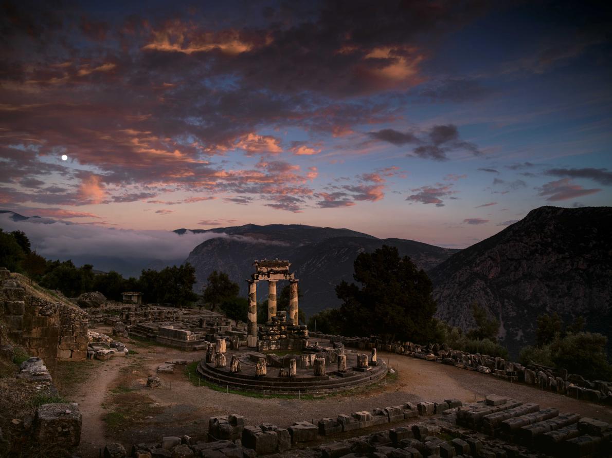 PHOTOGRAPH BY VINCENT J. MUSI AT ARCHAEOLOGICAL SITE OF DELPHI